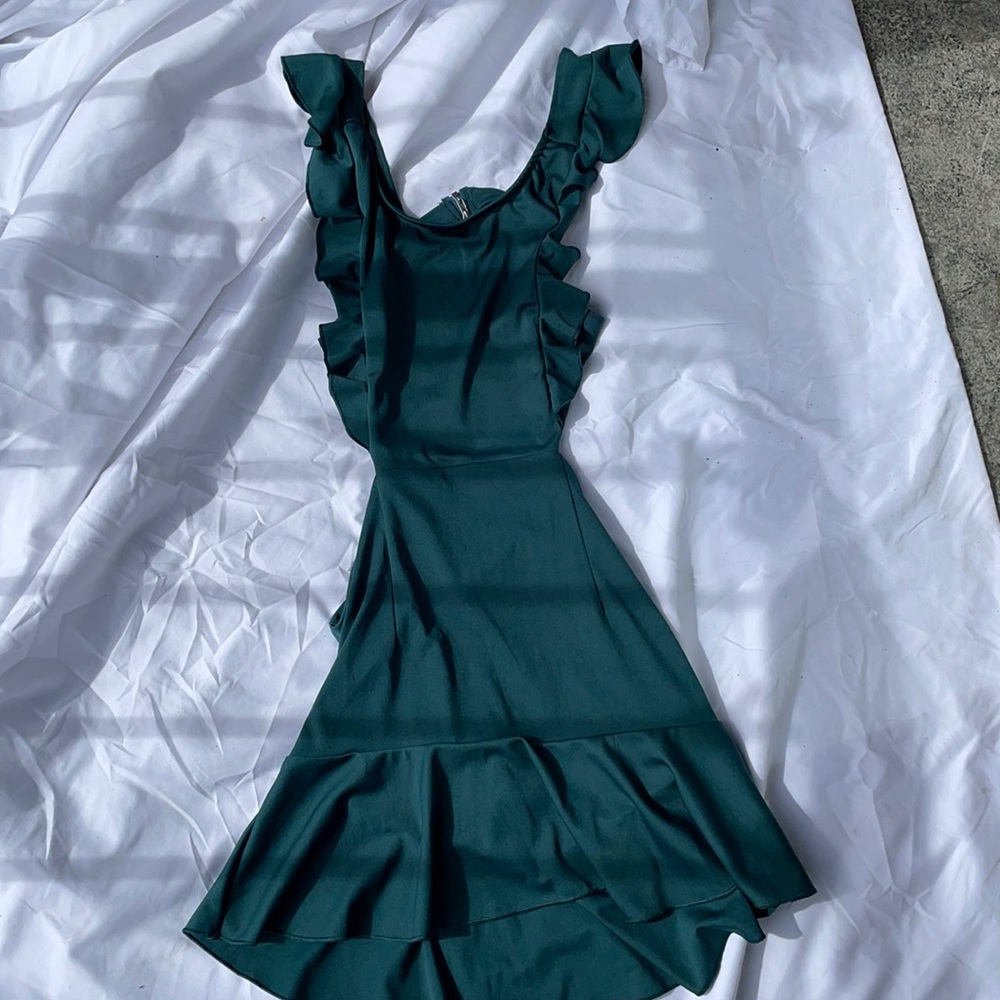 Summery dress with a cutout back